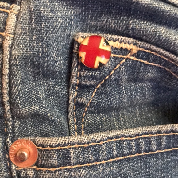 Hudson 24 x 3.5” Croxley Cuff Shorts in Polly distressed stretch denim jean EUC - Picture 11 of 12